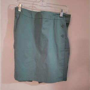 ⬇️⬇️⬇️Chadwick's Three Button Skort